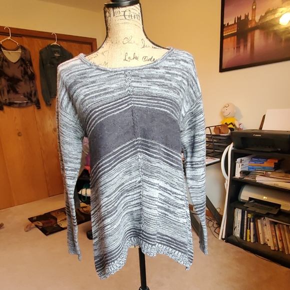 Maurices sweater size Medium - Picture 3 of 8